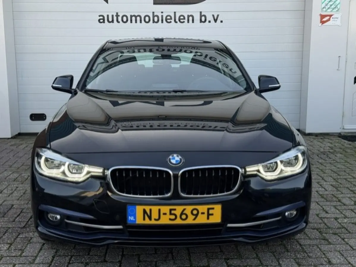 320i Luxury SPORT - Dealer onderhouden - LED