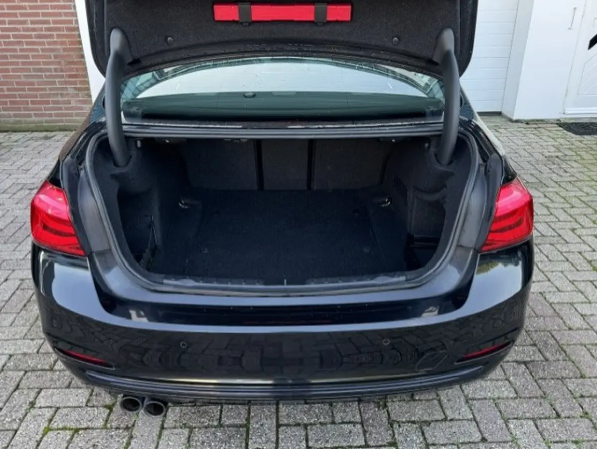 320i Luxury SPORT - Dealer onderhouden - LED