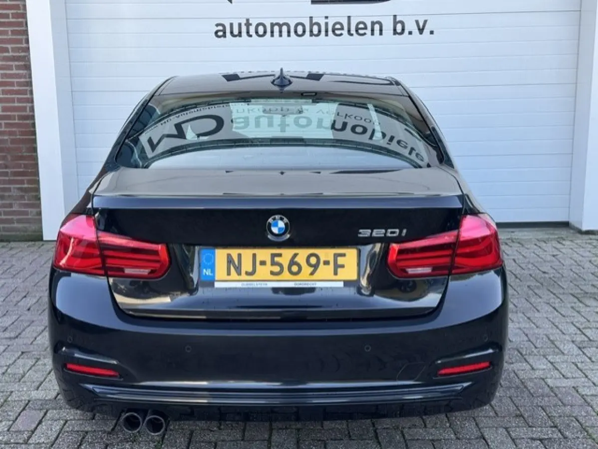 320i Luxury SPORT - Dealer onderhouden - LED