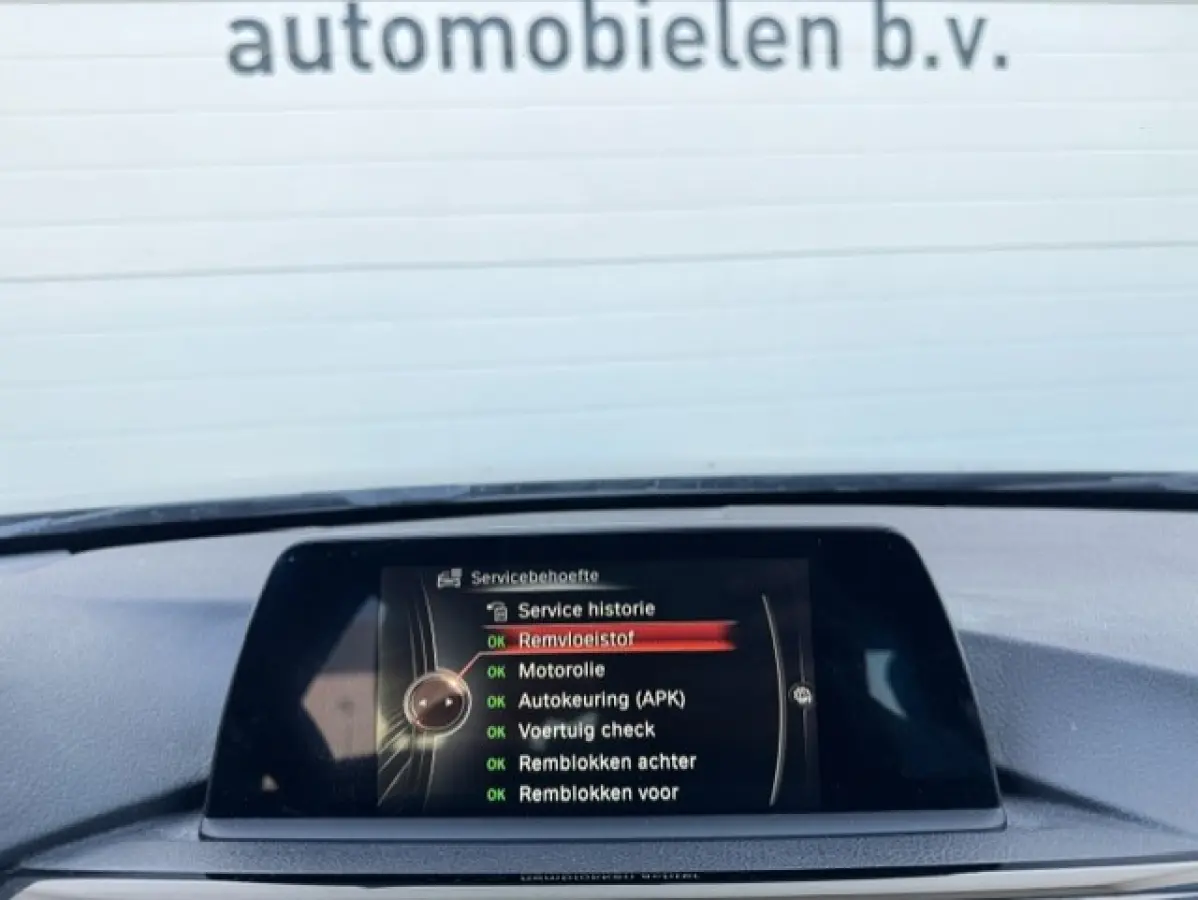 320i Luxury SPORT - Dealer onderhouden - LED