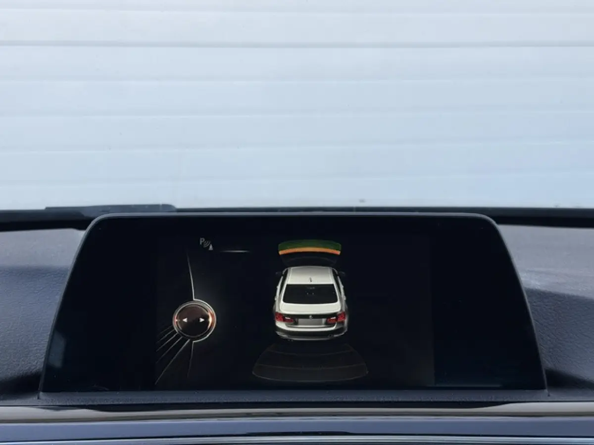 320i Luxury SPORT - Dealer onderhouden - LED
