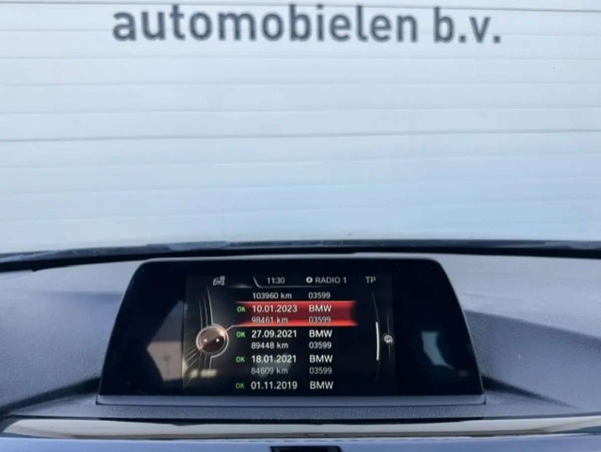 320i Luxury SPORT - Dealer onderhouden - LED