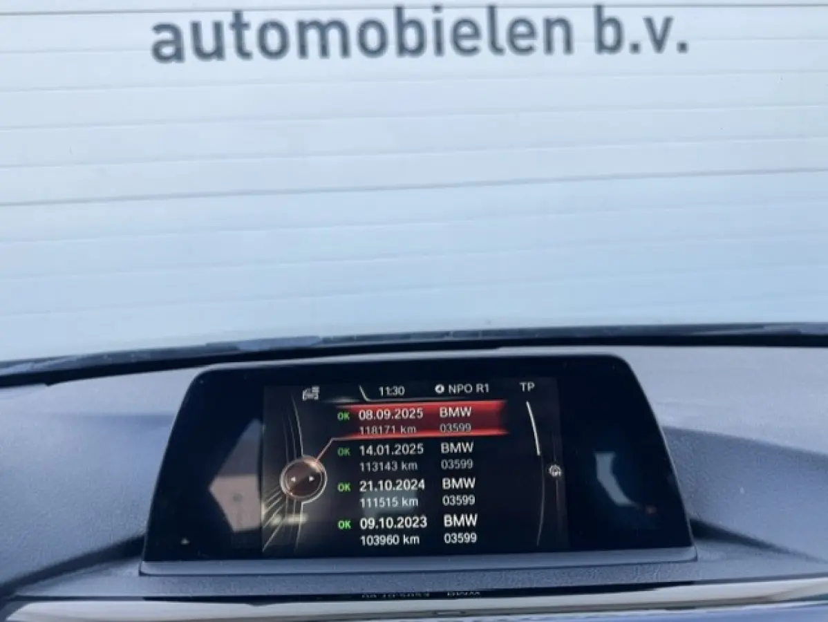 320i Luxury SPORT - Dealer onderhouden - LED