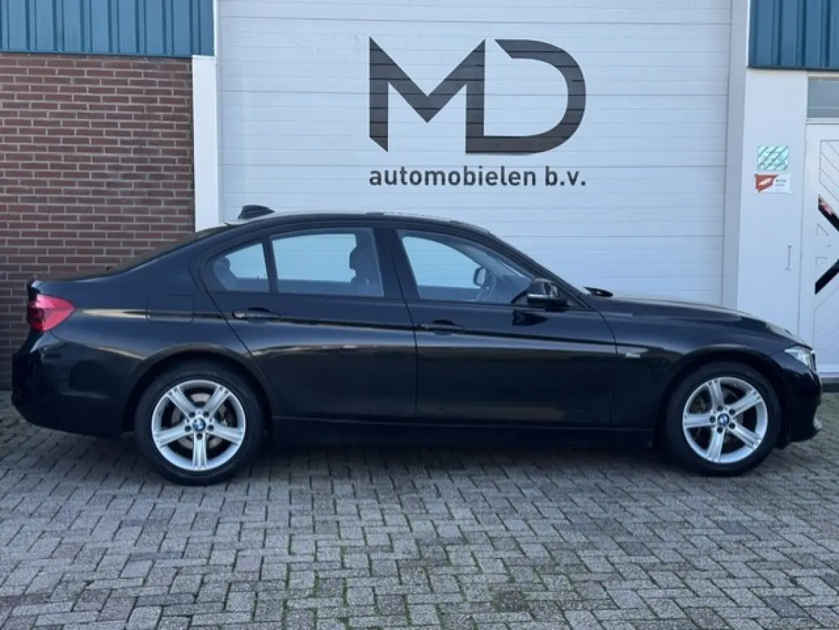 320i Luxury SPORT - Dealer onderhouden - LED