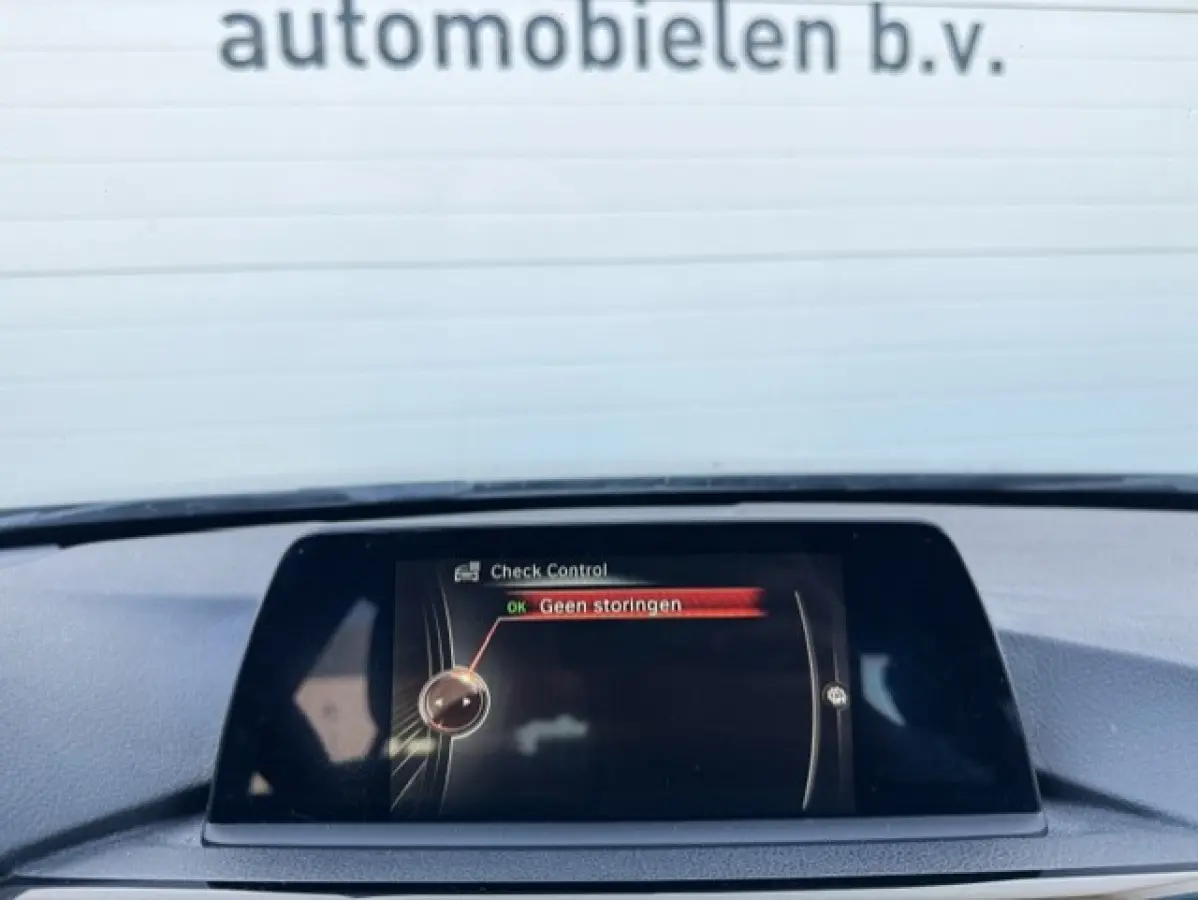 320i Luxury SPORT - Dealer onderhouden - LED