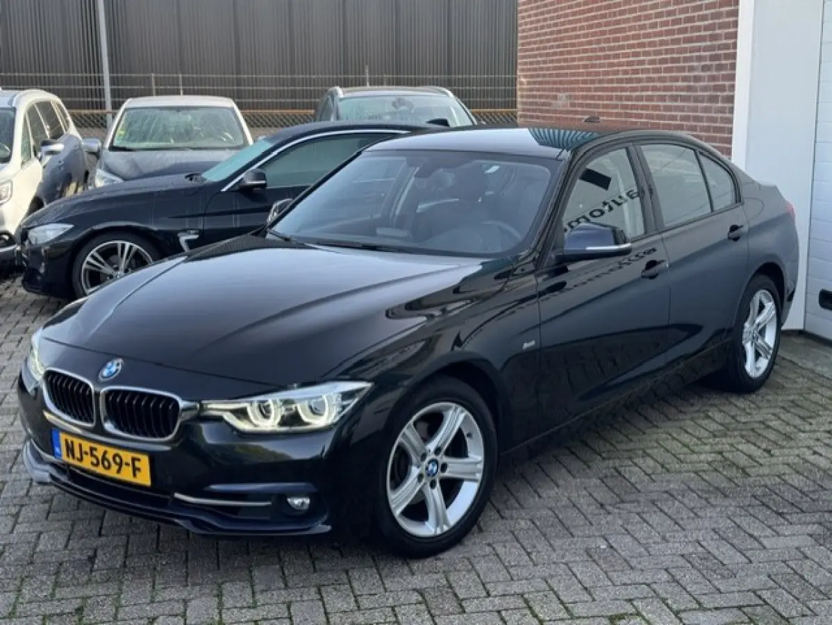320i Luxury SPORT - Dealer onderhouden - LED