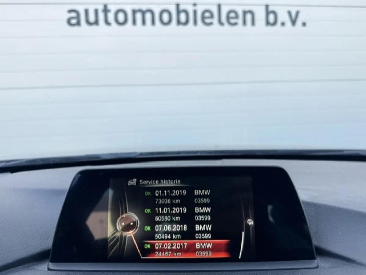 320i Luxury SPORT - Dealer onderhouden - LED