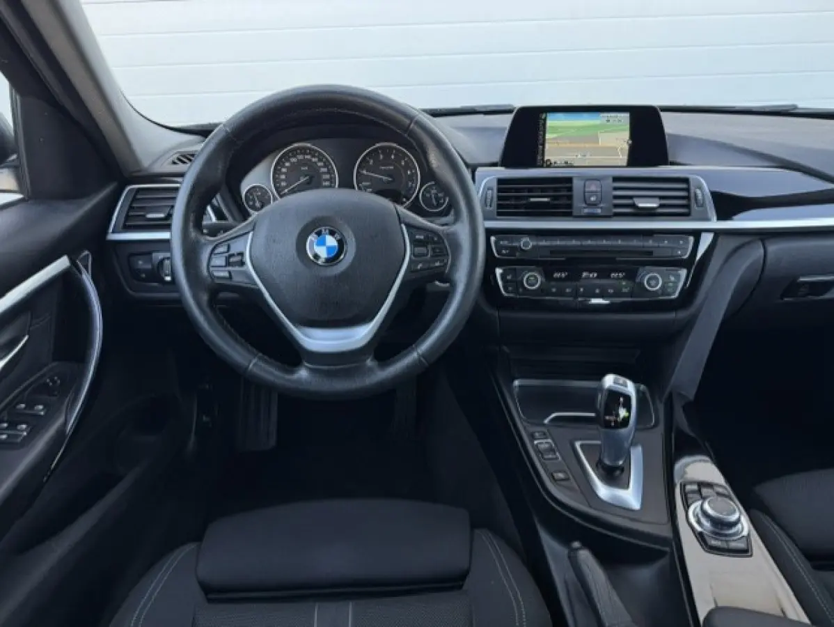 320i Luxury SPORT - Dealer onderhouden - LED