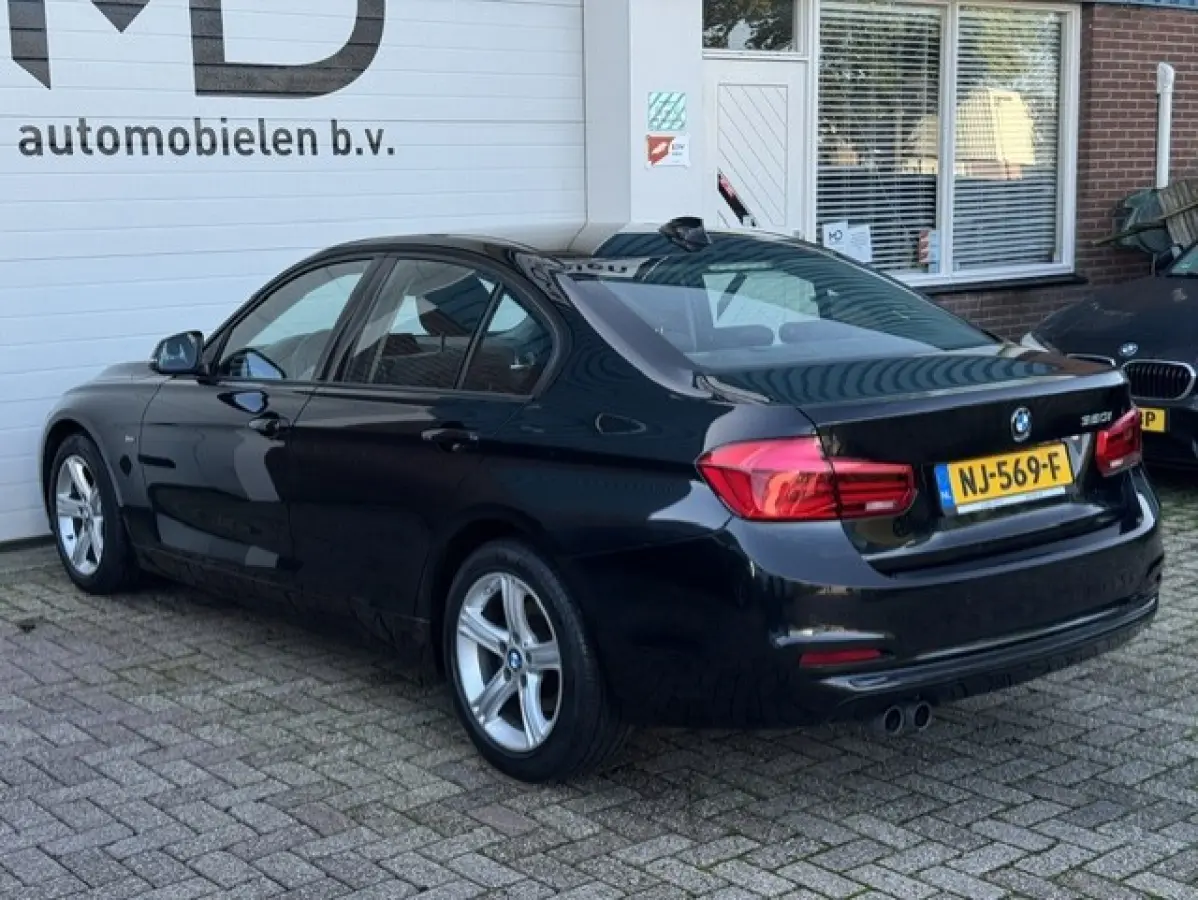 320i Luxury SPORT - Dealer onderhouden - LED