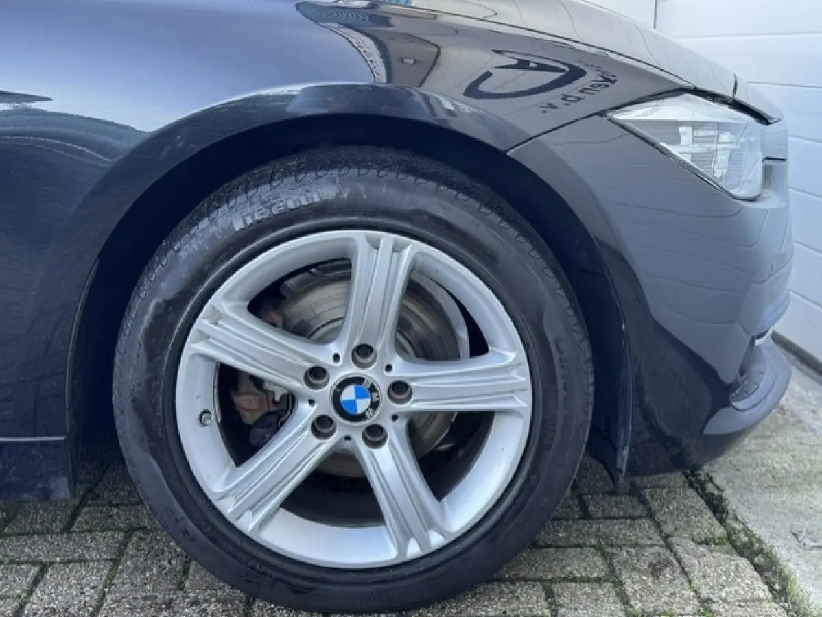 320i Luxury SPORT - Dealer onderhouden - LED