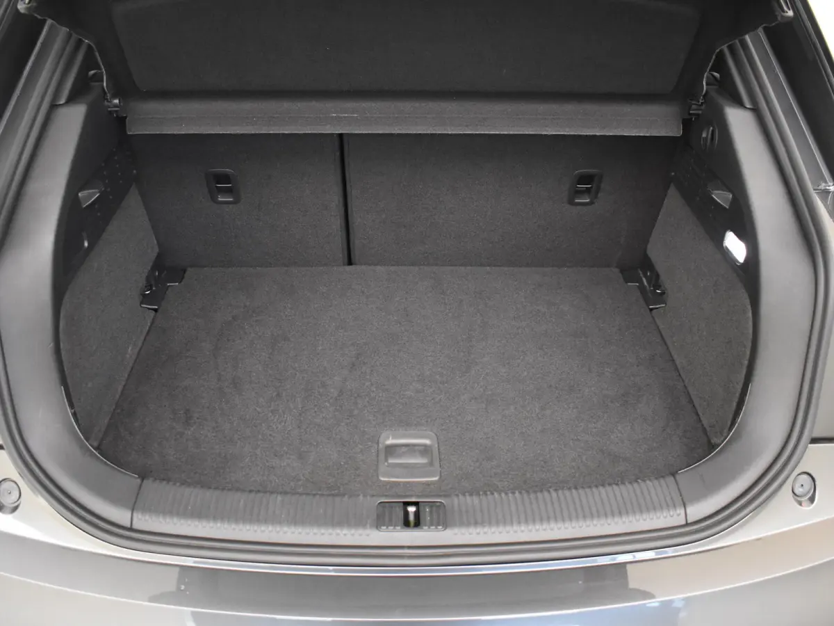 1.0 TFSI Advance Sport 95pk AUTO S-line int&exterieur | Navigatie | Cruise control | Privacy glass | Bi-xenon koplampen | Airco | Half leder/stof bekleding | 17"LMV