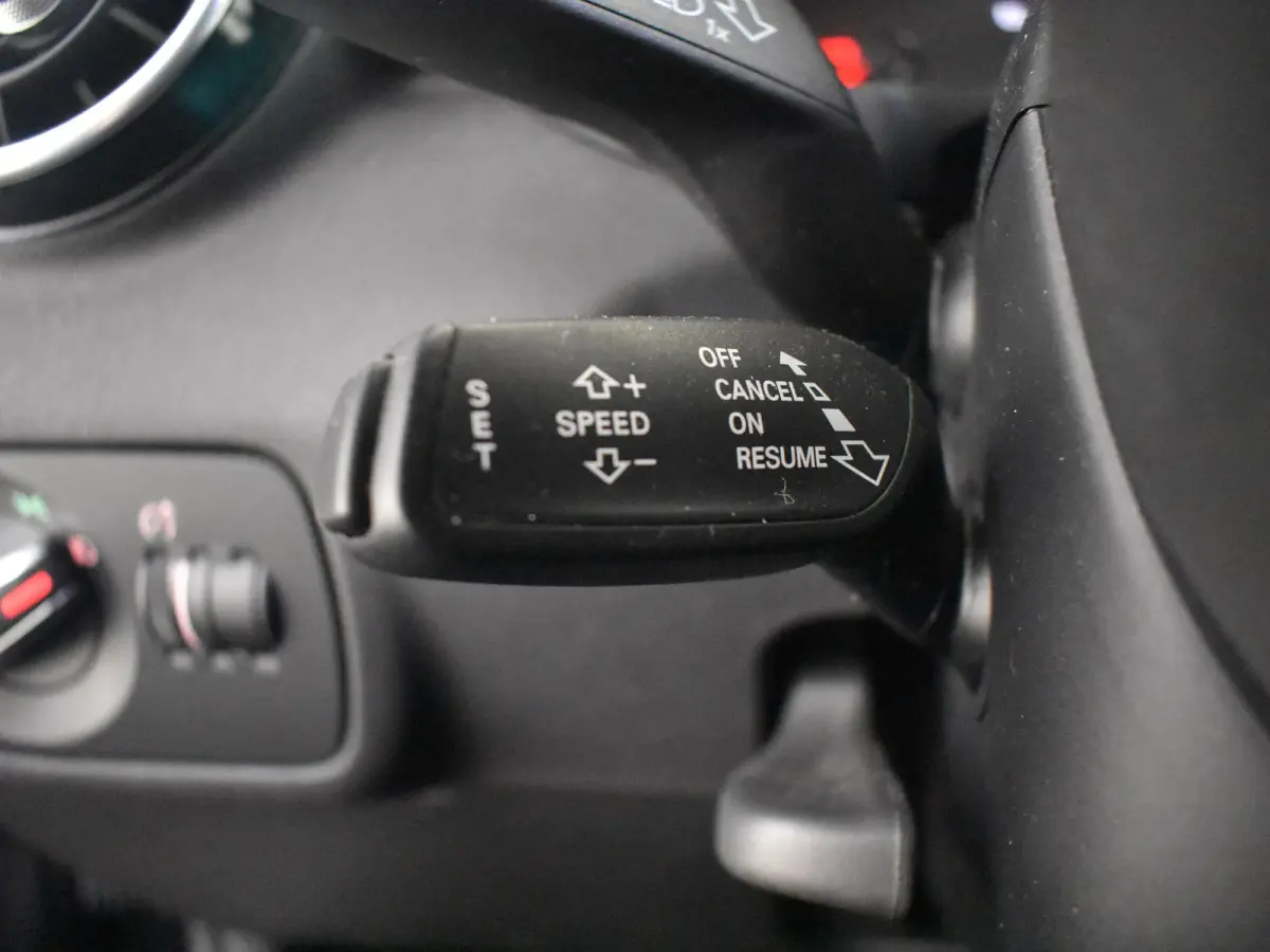1.0 TFSI Advance Sport 95pk AUTO S-line int&exterieur | Navigatie | Cruise control | Privacy glass | Bi-xenon koplampen | Airco | Half leder/stof bekleding | 17"LMV