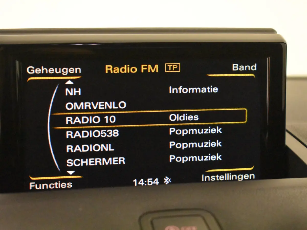 1.0 TFSI Advance Sport 95pk AUTO S-line int&exterieur | Navigatie | Cruise control | Privacy glass | Bi-xenon koplampen | Airco | Half leder/stof bekleding | 17"LMV