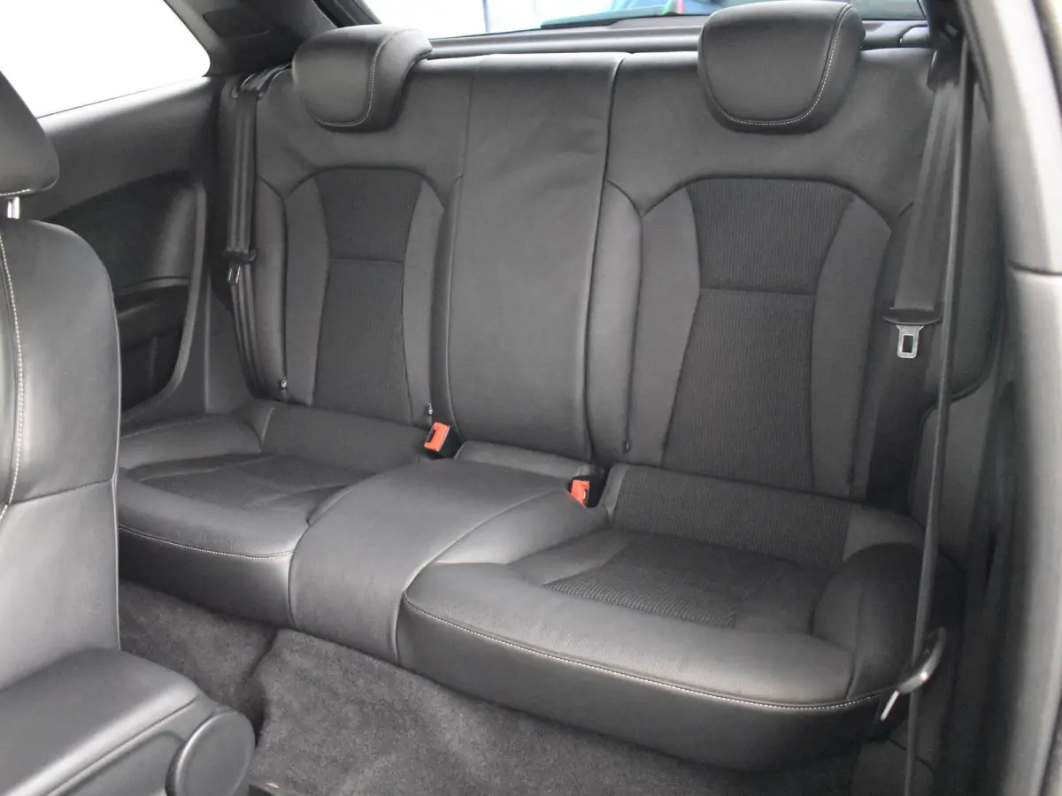 1.0 TFSI Advance Sport 95pk AUTO S-line int&exterieur | Navigatie | Cruise control | Privacy glass | Bi-xenon koplampen | Airco | Half leder/stof bekleding | 17"LMV