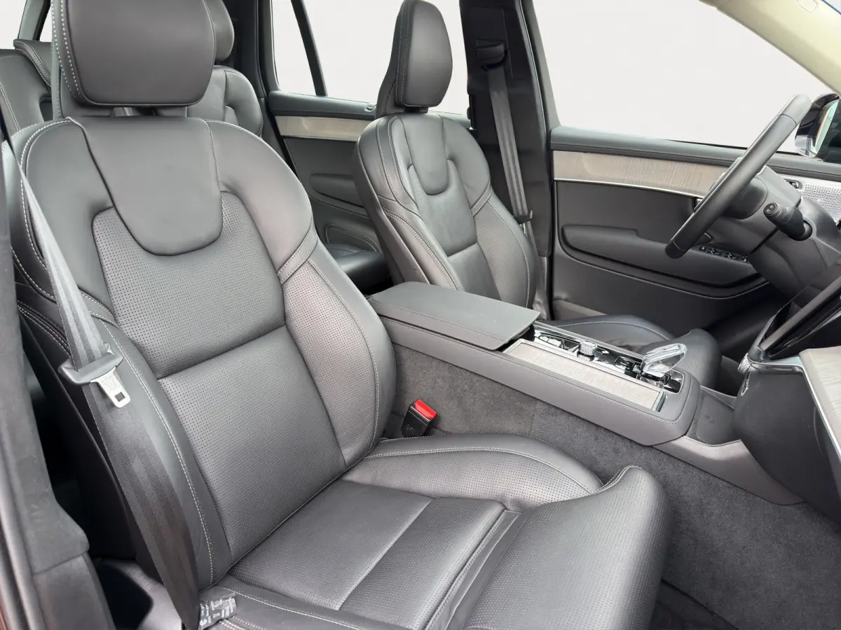 T8 Plug-in hybrid AWD Ultra Dark | Trekhaak | Luchtvering | Massage + Ventilatie | Audio High End | Gelaagde ruiten |