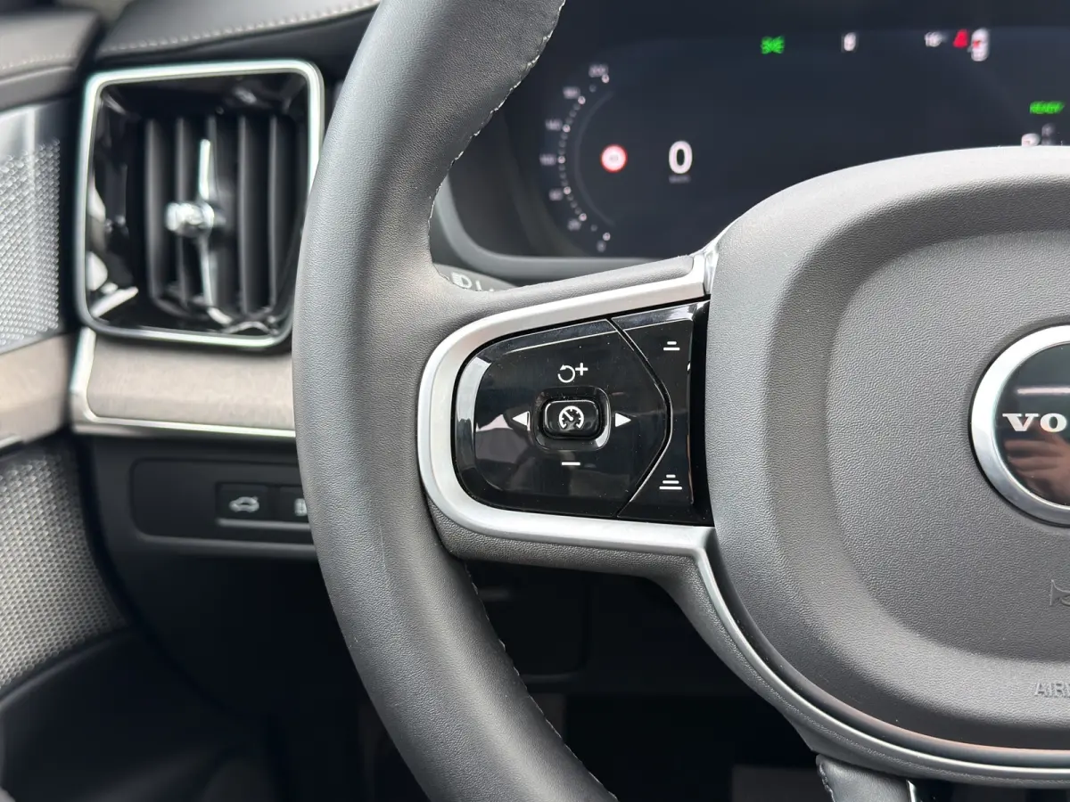 T8 Plug-in hybrid AWD Ultra Dark | Trekhaak | Luchtvering | Massage + Ventilatie | Audio High End | Gelaagde ruiten |
