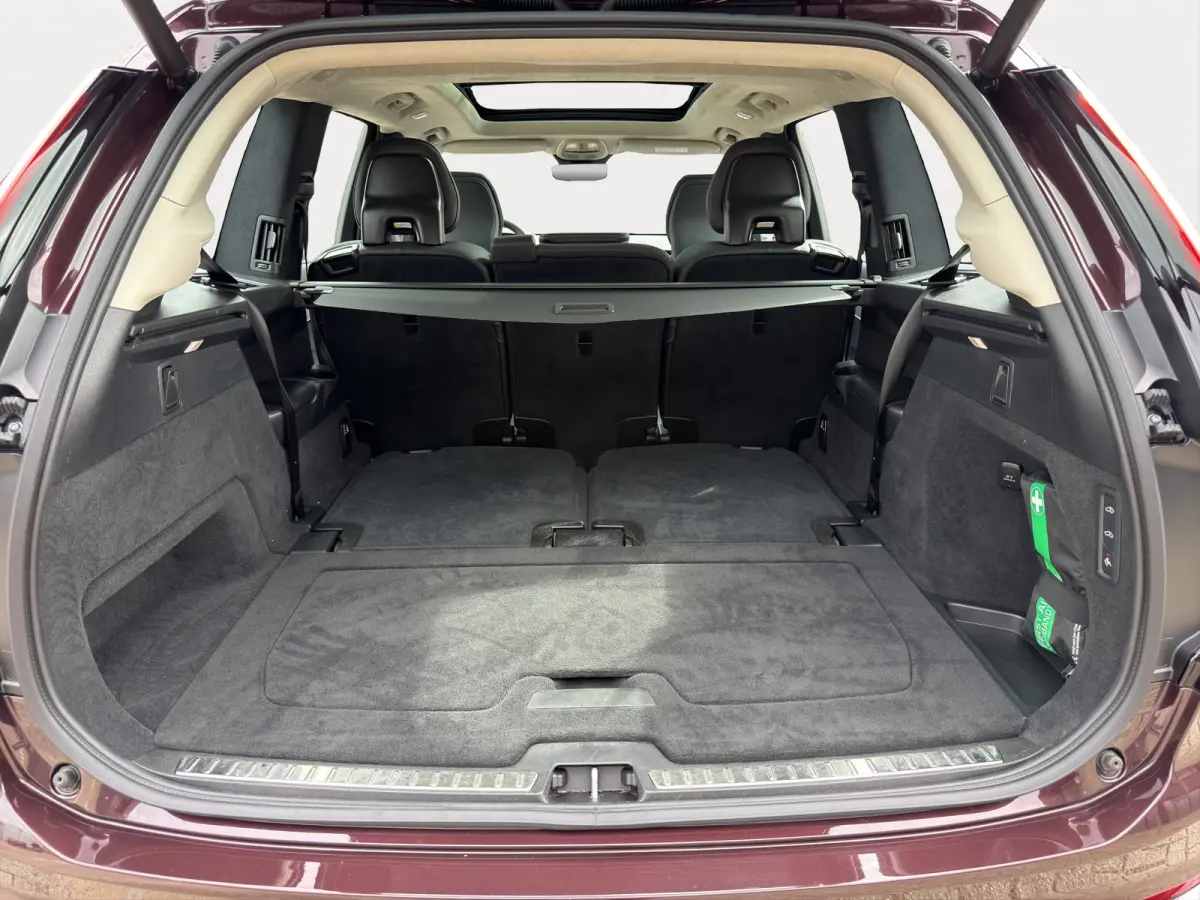 T8 Plug-in hybrid AWD Ultra Dark | Trekhaak | Luchtvering | Massage + Ventilatie | Audio High End | Gelaagde ruiten |