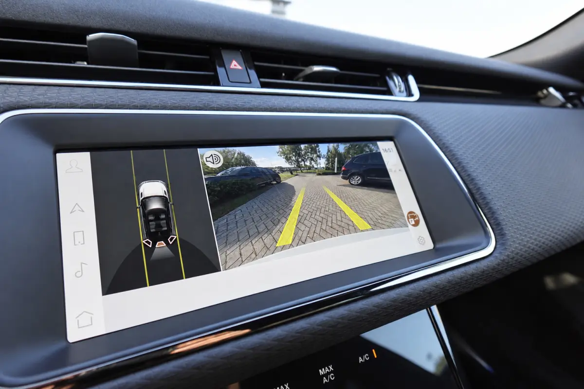 1.5 P300e AWD R-Dynamic HSE CAM PDC CARPLAY