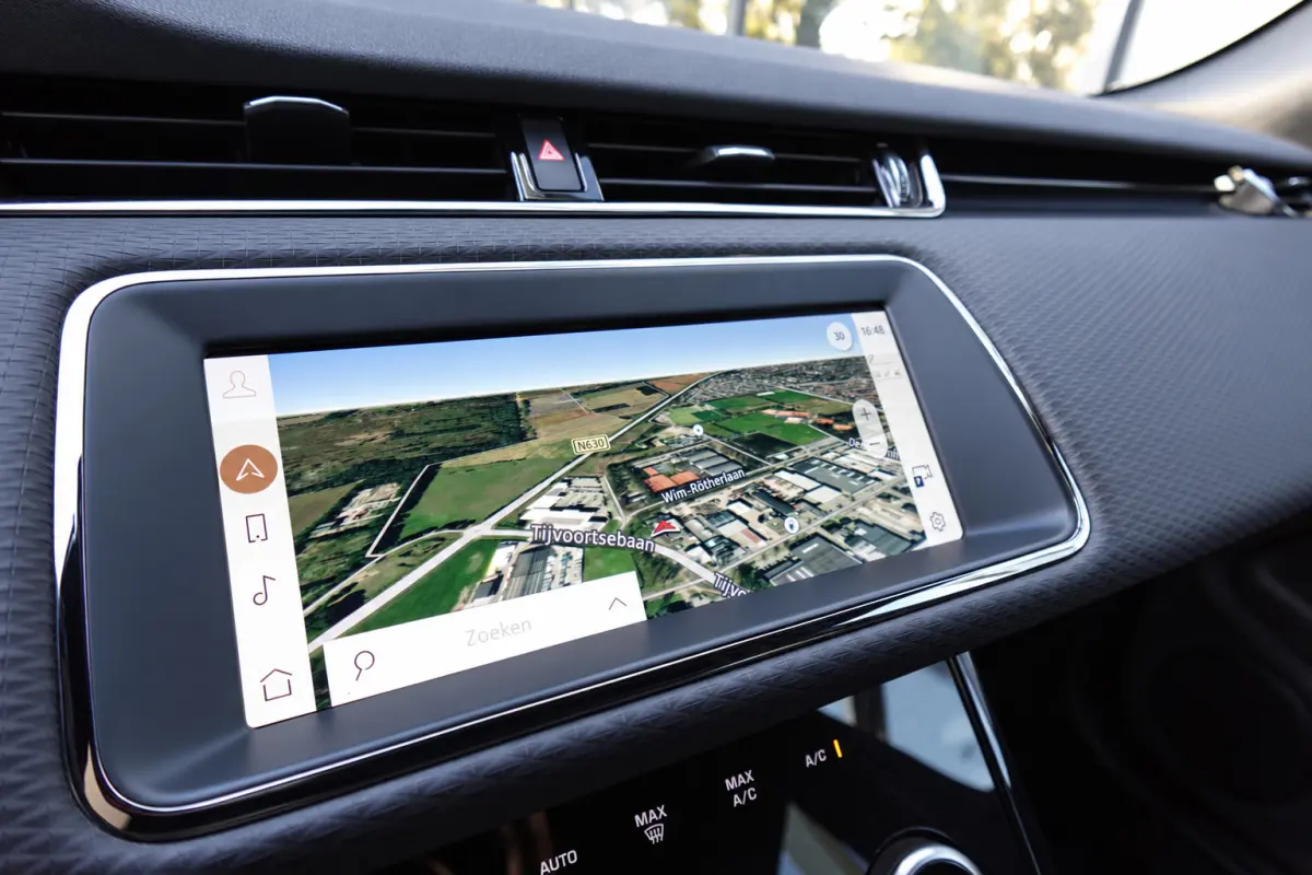 1.5 P300e AWD R-Dynamic HSE CAM PDC CARPLAY