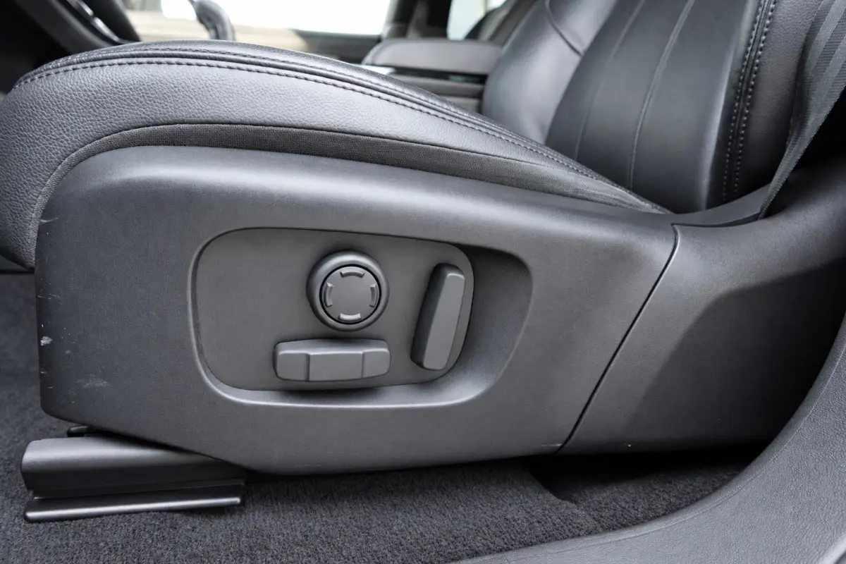 1.5 P300e AWD R-Dynamic HSE CAM PDC CARPLAY