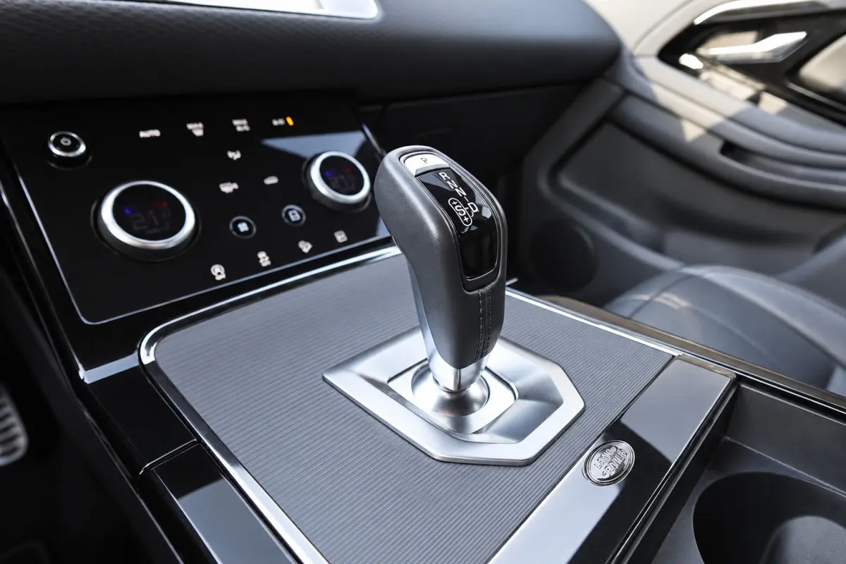 1.5 P300e AWD R-Dynamic HSE CAM PDC CARPLAY