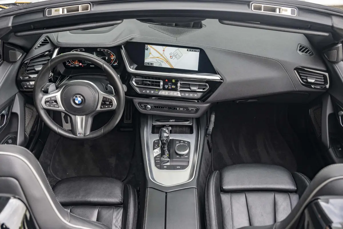 sDrive30i | High Executive | M Sport Plus Pack | 19 inch | Harman Kardon | Driving Assistant | Head Up Display