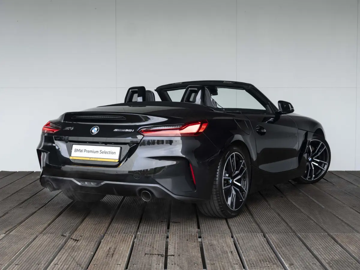 sDrive30i | High Executive | M Sport Plus Pack | 19 inch | Harman Kardon | Driving Assistant | Head Up Display