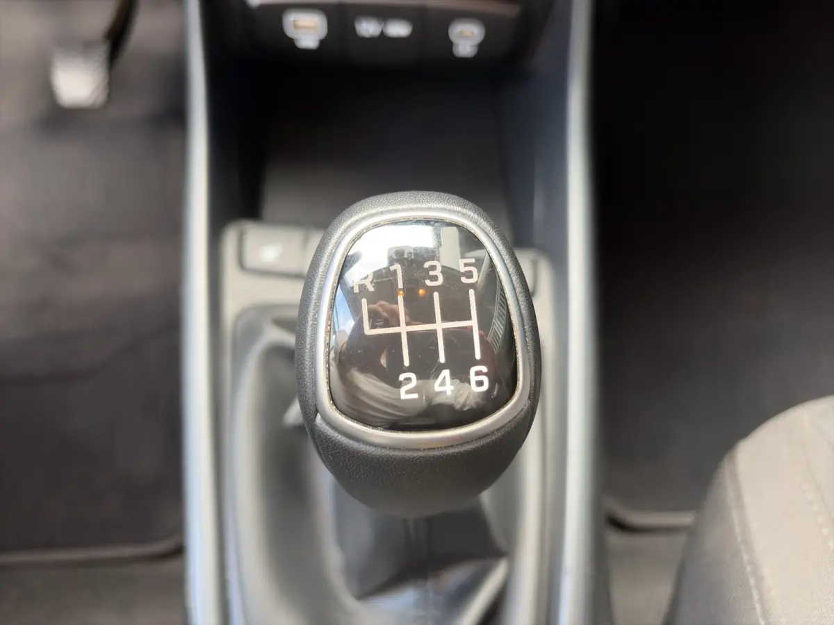 1.0 T-GDI 100pk Premium | Carplay | Climate control | Cruise control | Stoel/stuurverwarming | Camera | Parkeersensoren | DAB | Premium Audio | Lichtmetalen velgen | Navigatie