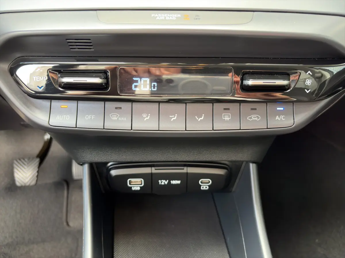 1.0 T-GDI 100pk Premium | Carplay | Climate control | Cruise control | Stoel/stuurverwarming | Camera | Parkeersensoren | DAB | Premium Audio | Lichtmetalen velgen | Navigatie