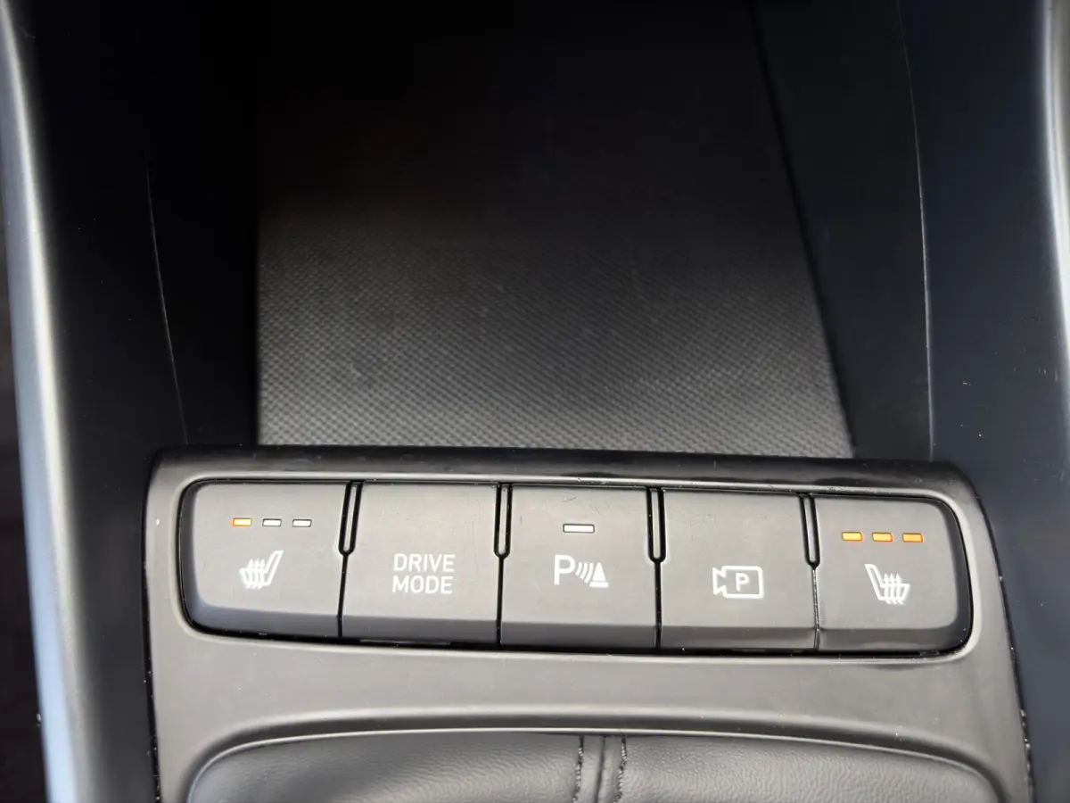 1.0 T-GDI 100pk Premium | Carplay | Climate control | Cruise control | Stoel/stuurverwarming | Camera | Parkeersensoren | DAB | Premium Audio | Lichtmetalen velgen | Navigatie