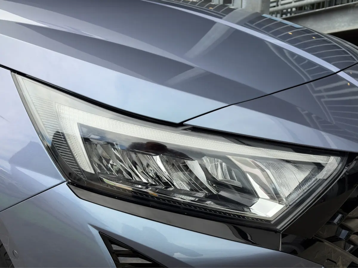 1.0 T-GDI 100pk Premium | Carplay | Climate control | Cruise control | Stoel/stuurverwarming | Camera | Parkeersensoren | DAB | Premium Audio | Lichtmetalen velgen | Navigatie