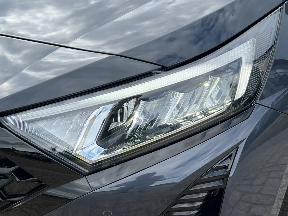 1.0 T-GDI 100pk Premium | Carplay | Climate control | Cruise control | Stoel/stuurverwarming | Camera | Parkeersensoren | DAB | Premium Audio | Lichtmetalen velgen | Navigatie