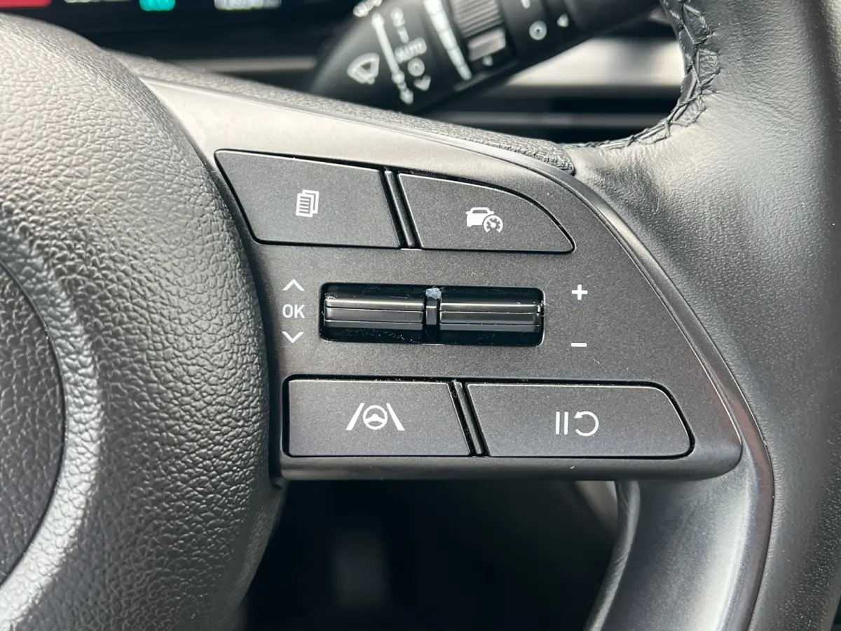 1.0 T-GDI 100pk Premium | Carplay | Climate control | Cruise control | Stoel/stuurverwarming | Camera | Parkeersensoren | DAB | Premium Audio | Lichtmetalen velgen | Navigatie