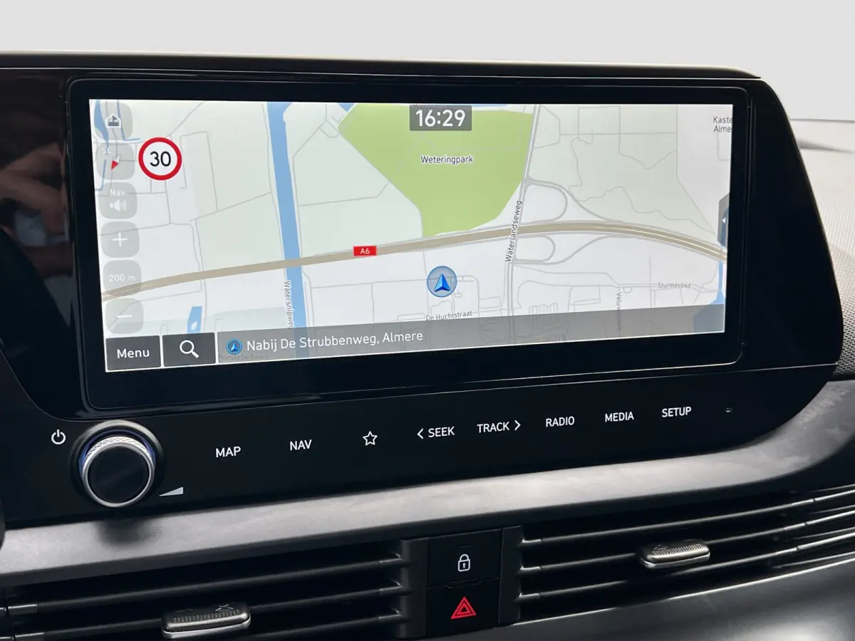 1.0 T-GDI 100pk Premium | Carplay | Climate control | Cruise control | Stoel/stuurverwarming | Camera | Parkeersensoren | DAB | Premium Audio | Lichtmetalen velgen | Navigatie