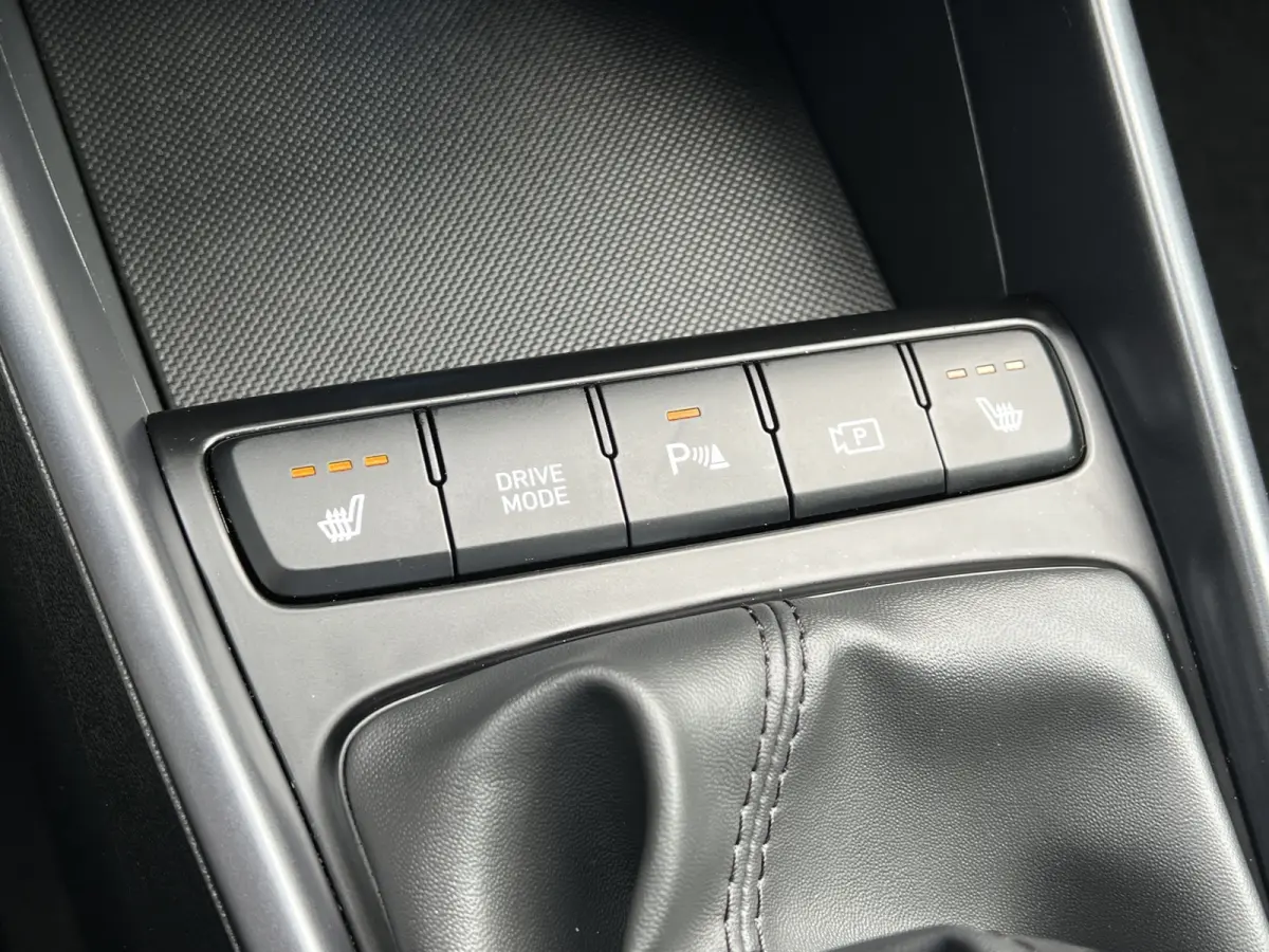 1.0 T-GDI 100pk Premium | Carplay | Climate control | Cruise control | Stoel/stuurverwarming | Camera | Parkeersensoren | DAB | Premium Audio | Lichtmetalen velgen | Navigatie