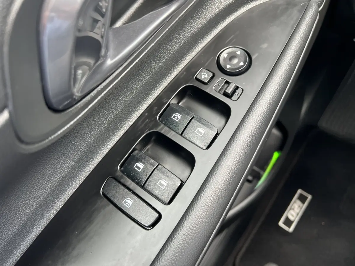 1.0 T-GDI 100pk Premium | Carplay | Climate control | Cruise control | Stoel/stuurverwarming | Camera | Parkeersensoren | DAB | Premium Audio | Lichtmetalen velgen | Navigatie
