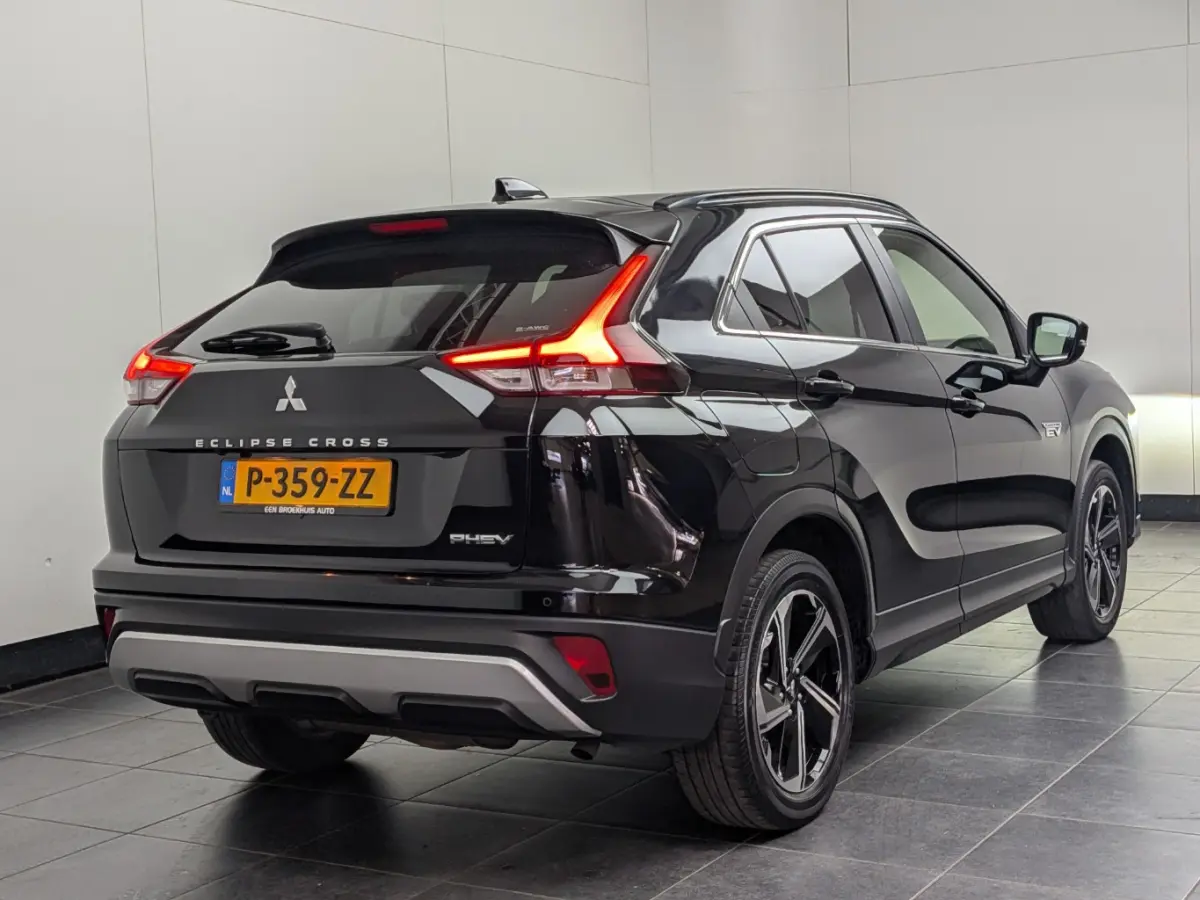 2.4 PHEV Intense+ l Camera l Navigatie l Cr Control l Stoelverwarming l Half Leder l 18" l Parkeersensoren l
