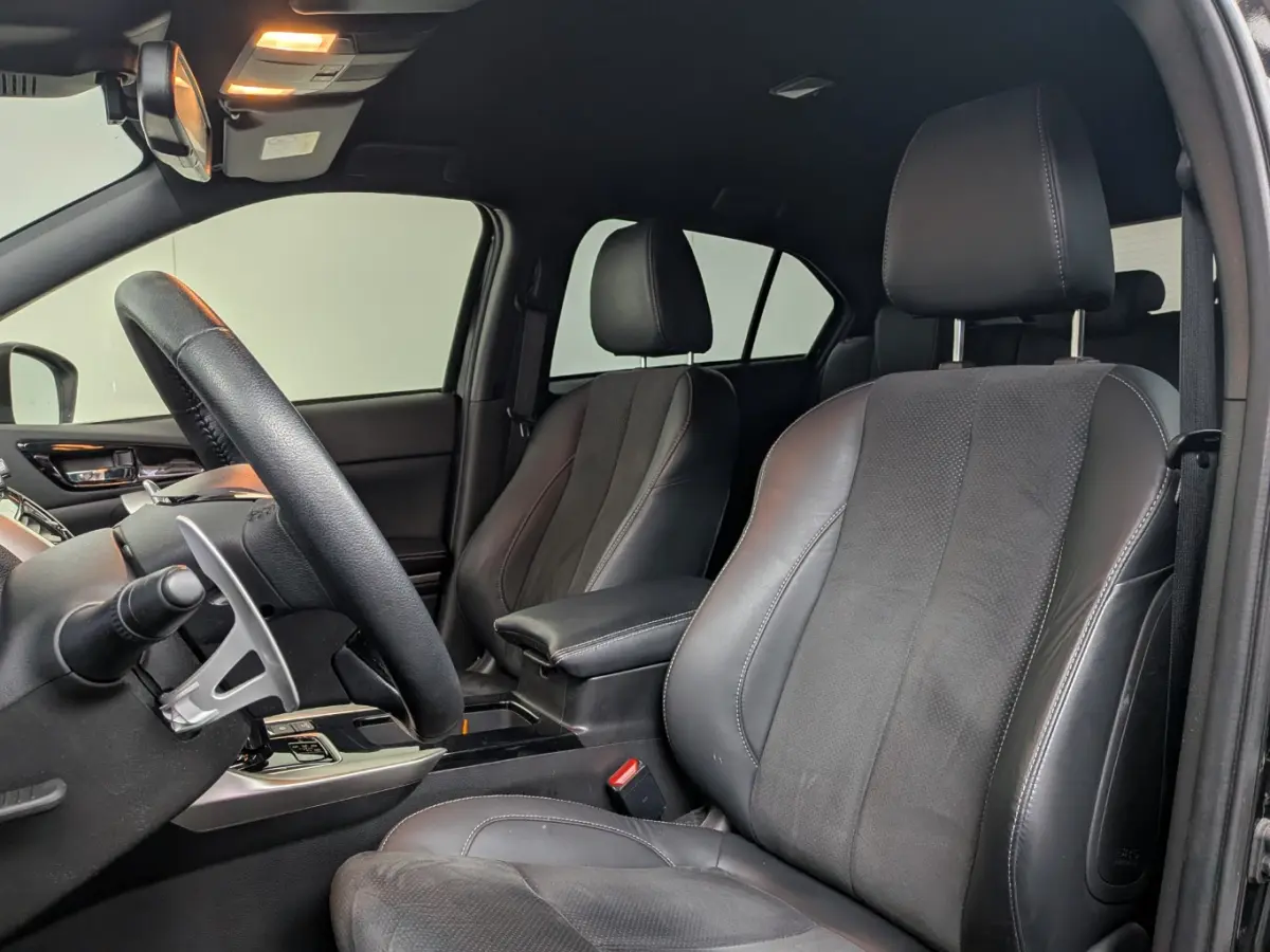 2.4 PHEV Intense+ l Camera l Navigatie l Cr Control l Stoelverwarming l Half Leder l 18" l Parkeersensoren l