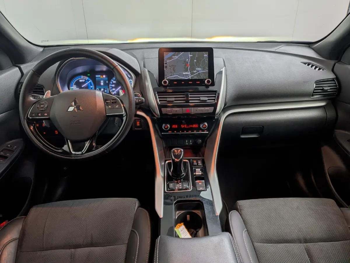 2.4 PHEV Intense+ l Camera l Navigatie l Cr Control l Stoelverwarming l Half Leder l 18" l Parkeersensoren l