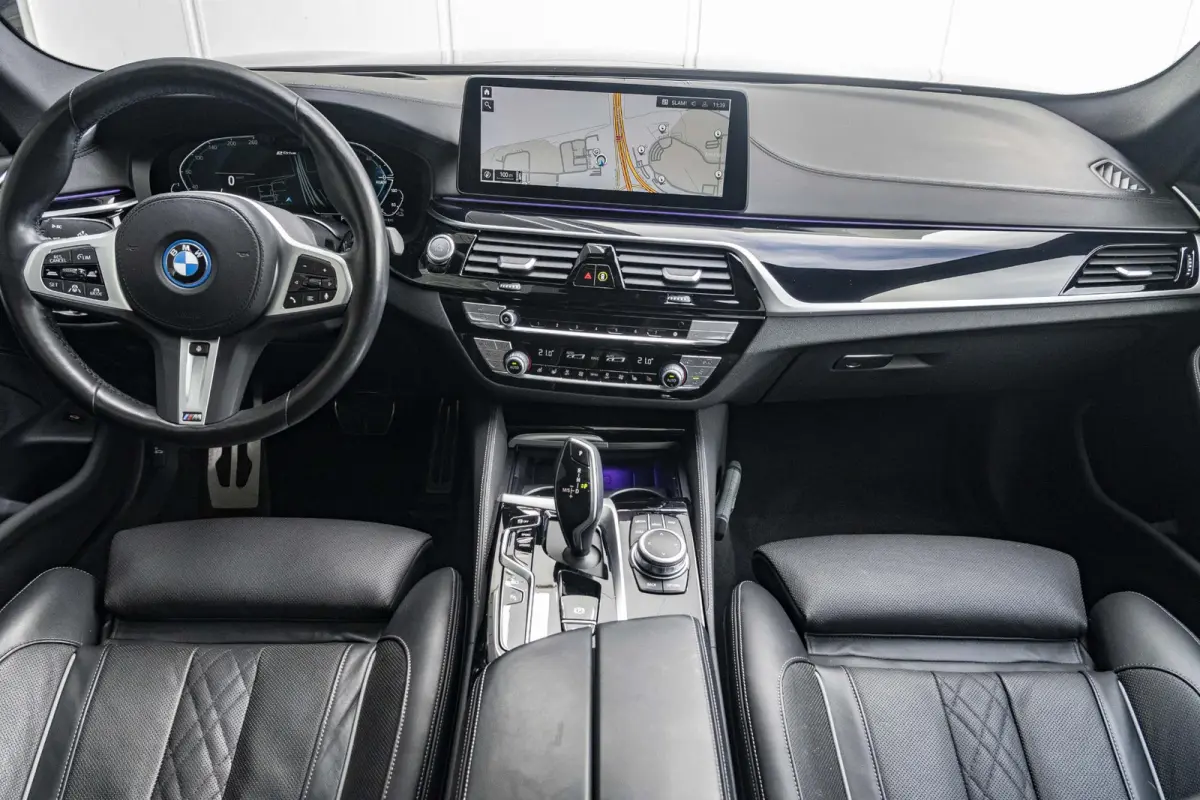 520e SoH 91% | High Executive | M Sportpakket | 19 inch | Comfort Access | Comfort Stoelen | Adaptieve LED Koplampen | Driving Assistant Professional | Head Up Display | BMW Laserlight | Tre