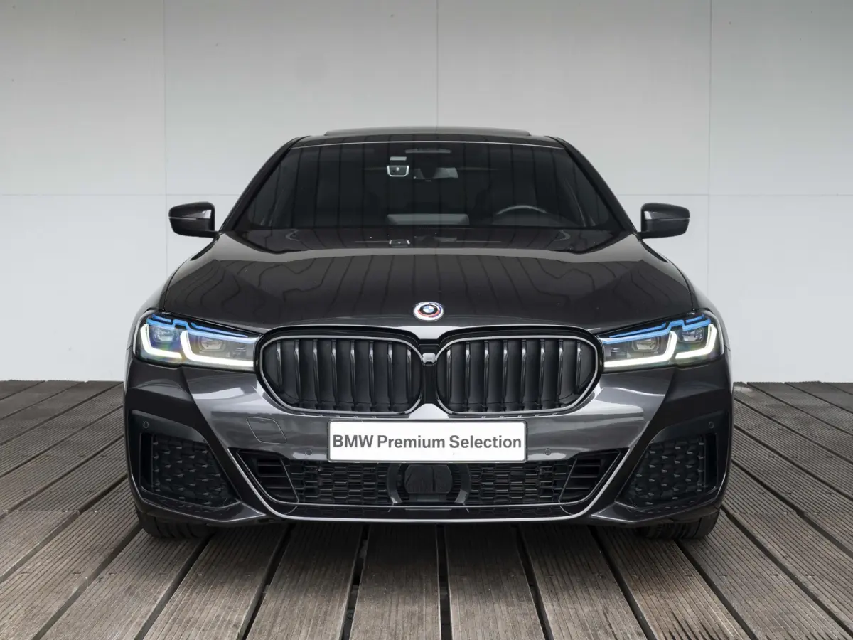 520e SoH 91% | High Executive | M Sportpakket | 19 inch | Comfort Access | Comfort Stoelen | Adaptieve LED Koplampen | Driving Assistant Professional | Head Up Display | BMW Laserlight | Tre
