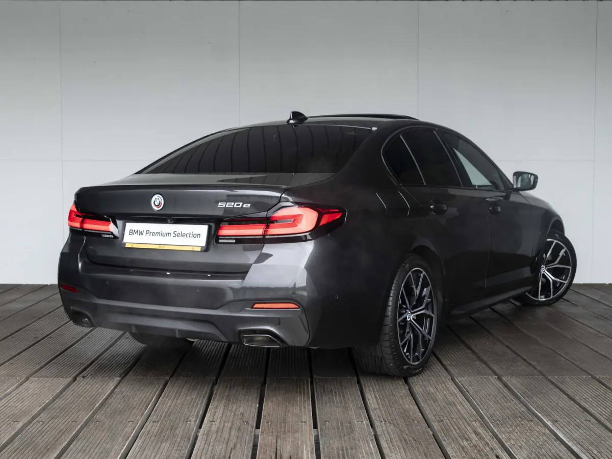 520e SoH 91% | High Executive | M Sportpakket | 19 inch | Comfort Access | Comfort Stoelen | Adaptieve LED Koplampen | Driving Assistant Professional | Head Up Display | BMW Laserlight | Tre