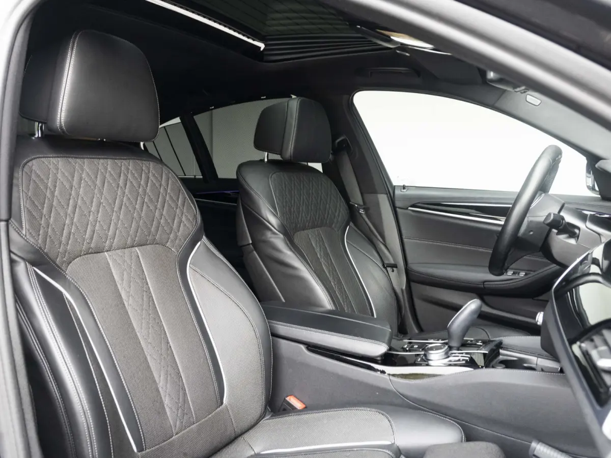520e SoH 91% | High Executive | M Sportpakket | 19 inch | Comfort Access | Comfort Stoelen | Adaptieve LED Koplampen | Driving Assistant Professional | Head Up Display | BMW Laserlight | Tre