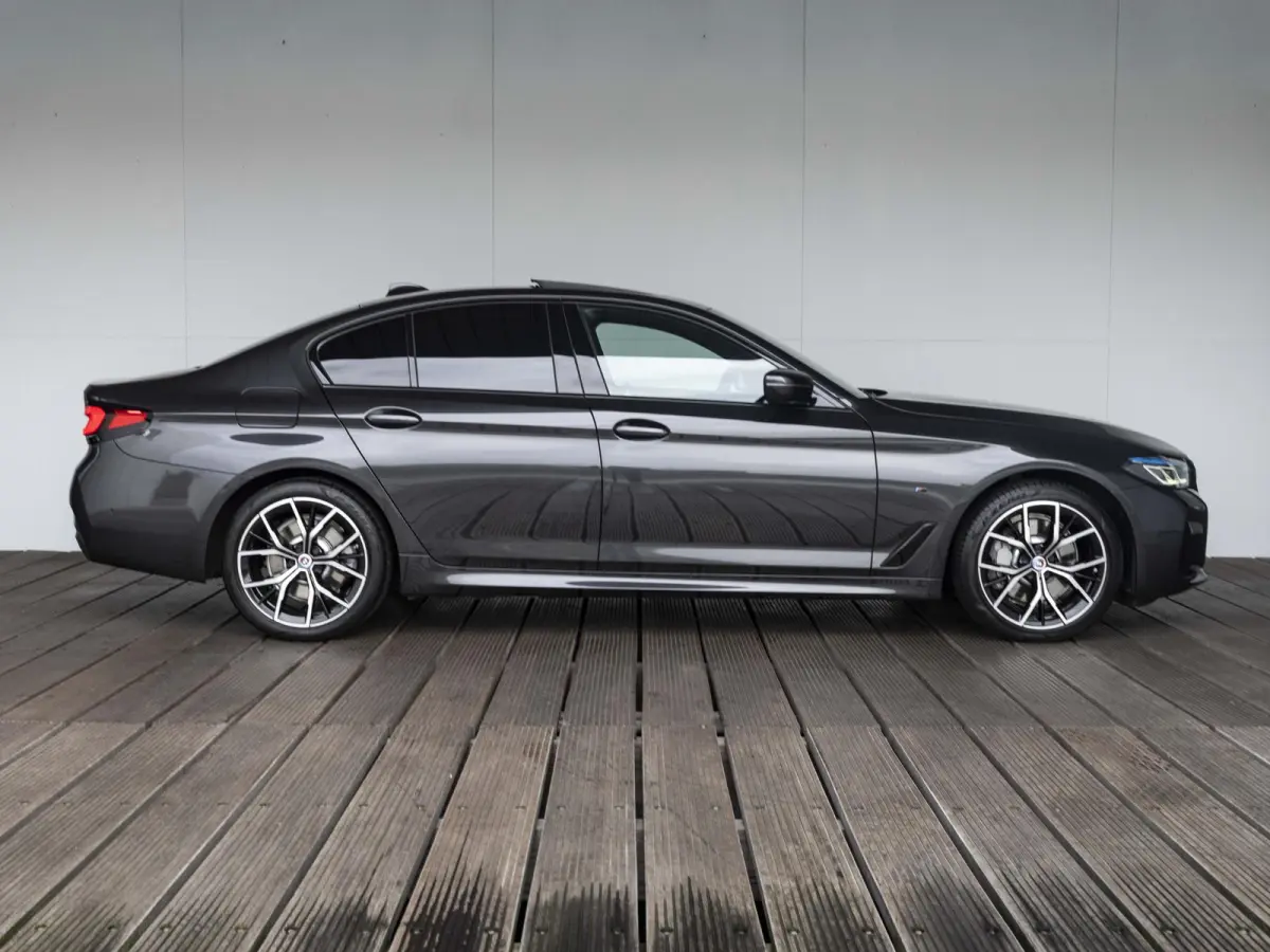 520e SoH 91% | High Executive | M Sportpakket | 19 inch | Comfort Access | Comfort Stoelen | Adaptieve LED Koplampen | Driving Assistant Professional | Head Up Display | BMW Laserlight | Tre