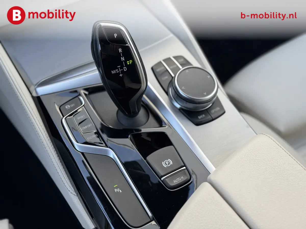 530i High Executive M-Sport 'Mediterran Blau' Trekhaak 2.000kg | Head-Up | Harman Kardon | Driving Assist. | DAB