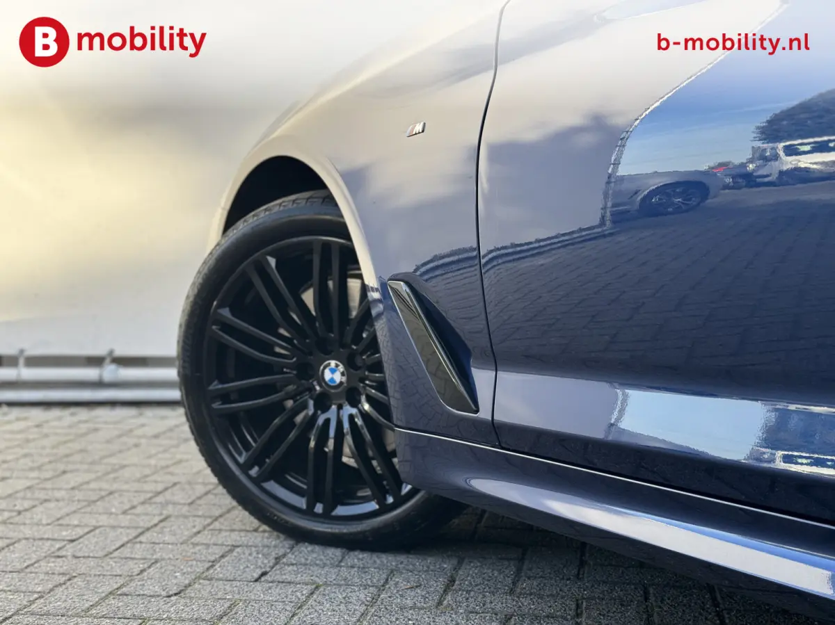 530i High Executive M-Sport 'Mediterran Blau' Trekhaak 2.000kg | Head-Up | Harman Kardon | Driving Assist. | DAB