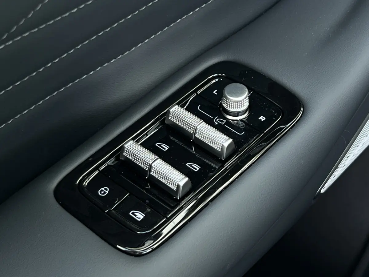 1.5 Max+ PHEV | Long Range | 8 jaar garantie | Geely Specialist | Pano