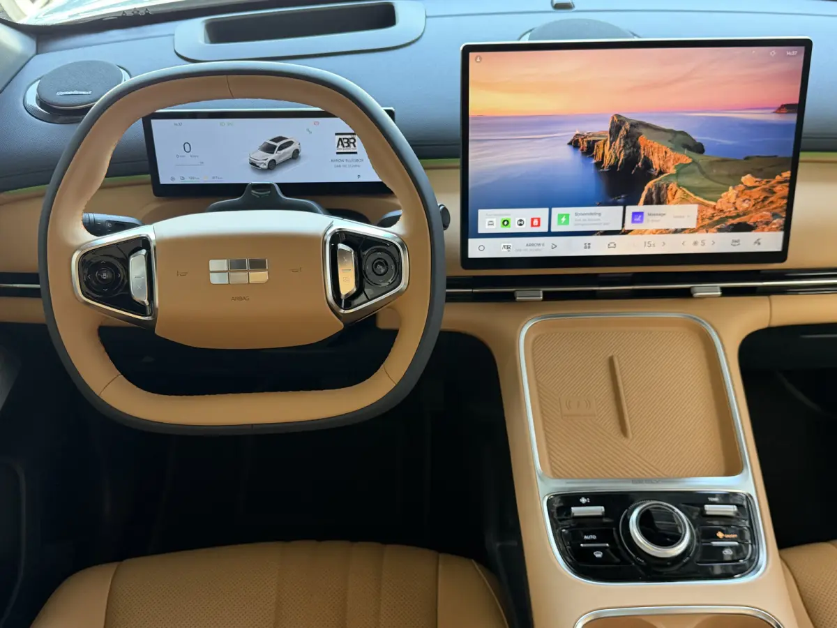 MAX+ PHEV LONG RANGE | BRUIN LEER | 29,8 kWh ACCU | 136 KM WLTP | PANORAMADAK | STOELVERWARMING/KOELING | LEER | MET MASSAGE Geely Wijchen