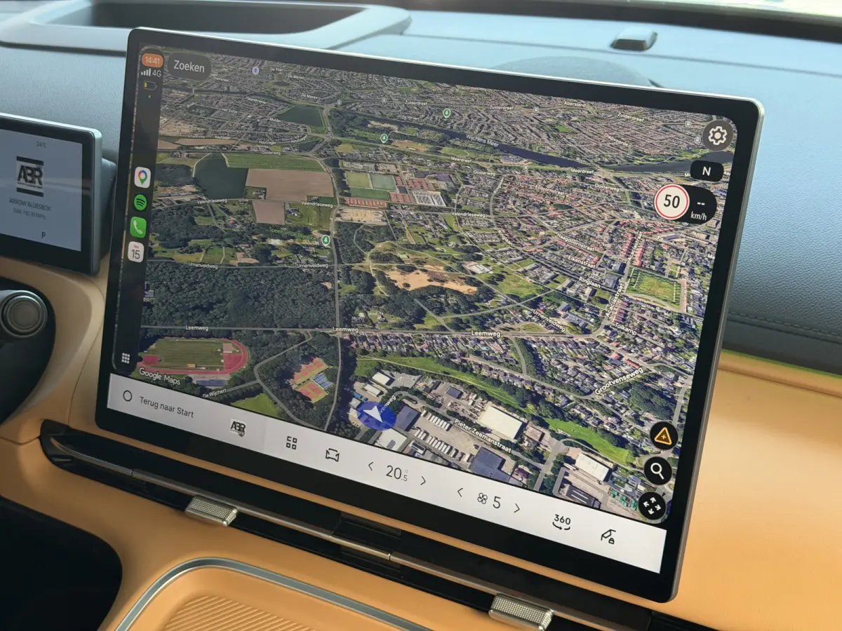 MAX+ PHEV LONG RANGE | BRUIN LEER | 29,8 kWh ACCU | 136 KM WLTP | PANORAMADAK | STOELVERWARMING/KOELING | LEER | MET MASSAGE Geely Wijchen