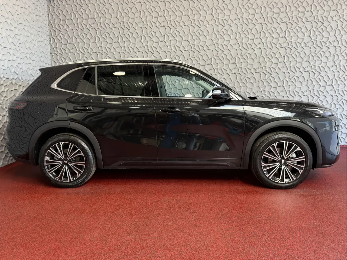 MAX+ PHEV LONG RANGE | BRUIN LEER | 29,8 kWh ACCU | 136 KM WLTP | PANORAMADAK | STOELVERWARMING/KOELING | LEER | MET MASSAGE Geely Wijchen